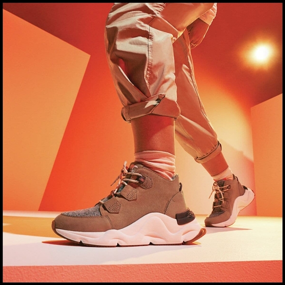 NWT Sorel Kinetic RNEGD Caribou Sneaker Boot in Tawny Buff/Quarry